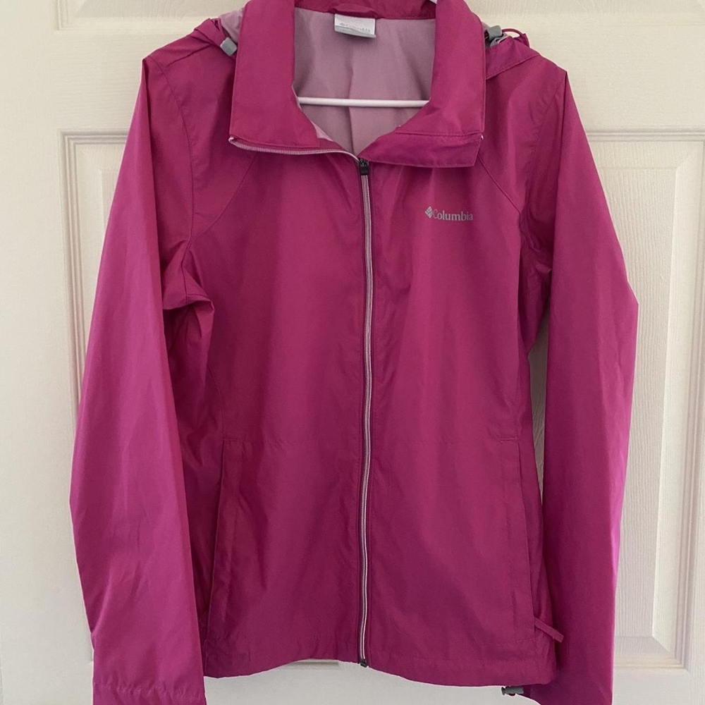 Columbia Women's Pink Lightweight Jacket.  Perfect for Spring and Summer!